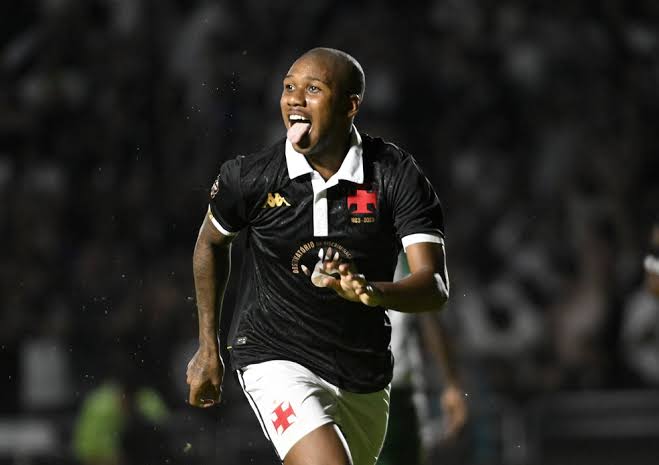 Gigante do Brasileirão confirma empréstimo de joia da base a time árabe