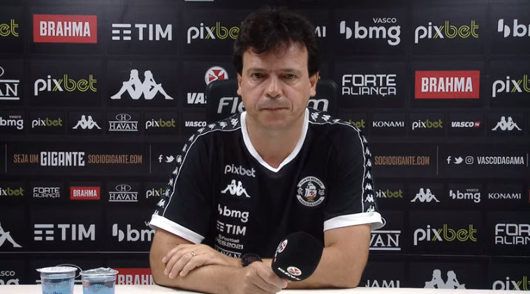 Fernando Diniz é apresentado no Vasco, elogia elenco e descarta contratações milionárias: “Não vamos fazer como o Palmeiras”