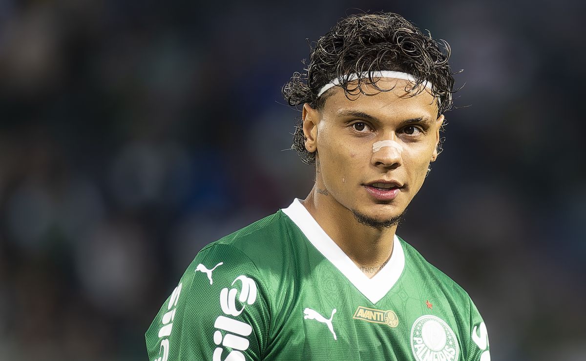 Palmeiras recebe proposta do Catar por craque e define preço